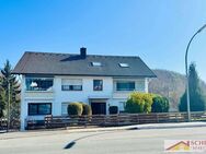 Zweifamilienhaus mit 3 Garagen und Garten in Bad Laasphe - Fischelbach zu verkaufen. - Bad Laasphe
