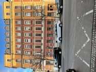 Helle großzügige 4-Raum-Wohnung mit Balkon in Innenhof, Badezimmer, Abstellraum und Keller - Chemnitz