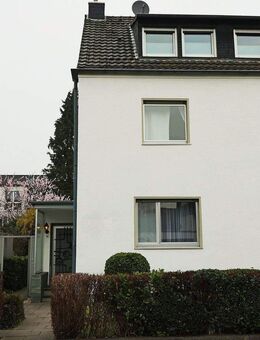 ***** 3-Familienhaus + zusätzlicher Bebauungsmöglichkeit - Erschließung aus Sackgasse***** - Köln