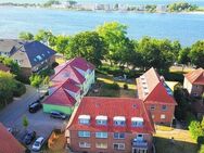 Eine Investition in die Zukunft - fest vermietet und zu sanieren. Gemütliche DG-Wohnung am Binnensee - Heiligenhafen