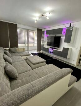 Frisch renovierte Zweizimmerwohnung mit Wintergarten in Bedburg - Bedburg