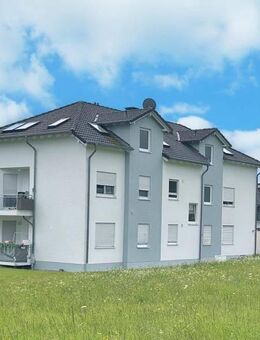 Schön gelegene 3 Zimmer Dachgeschosswohnung mit Balkon und toller Aussicht über Stahlhofen - Stahlhofen (Wiesensee)