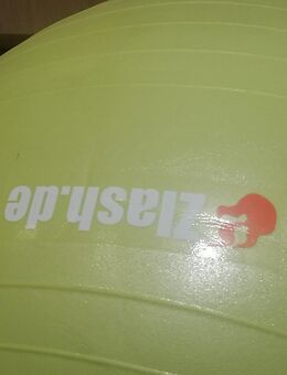 Ich verschenke einen gymnastikball - Pressig