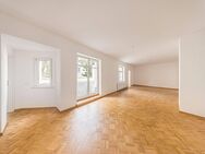 Sofort bezugsfertig: Frisch renovierte Dachgeschosswohnung mit 40 m² großer Süd-Terrasse - Leipzig