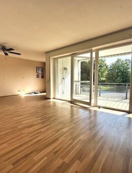Wohnen am Ortsrand - 4-Zimmer-Wohnung mit West-Loggia & zwei Tiefg - Illerkirchberg