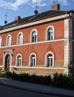 Großes Mehrfamilienhaus mit großem, z. T. baumbestandenem Garten, in Zentrumsnähe - Vilshofen (Donau)