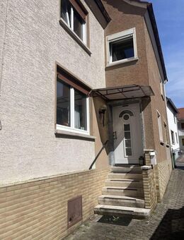 Geräumiges, 7-Zimmer-Ein bis Zweifamilienhaus mit separater Einligerwohnung - Buseck