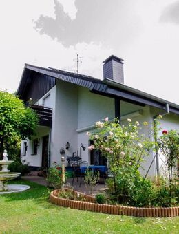 Charmantes Zweifamilienhaus mit Garage, Stellplatz und Keller in Fröndenberg-Dellwig - Fröndenberg (Ruhr)