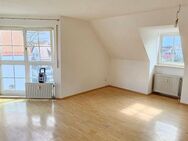 Neu Renoviert - Wohnen mit sonnigen Aussichten - Gepflegte attraktive 2 Zimmer Wohnung mit herrlicher großer Dachterrasse in guter Lage von Altdorf - Altdorf (Nürnberg)