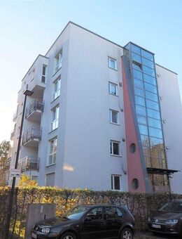 Zentral am Ulmer Kuhberg gelegen: Ruhige, stilvolle Erdgeschosswohnung mit Gartenanteil - Ulm