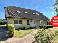 HORN IMMOBILIEN++ Einfamilienhaus mit Einliegerwohnung in Dorfrandlage, nur 10 min. bis Neubrandenburg - Neverin