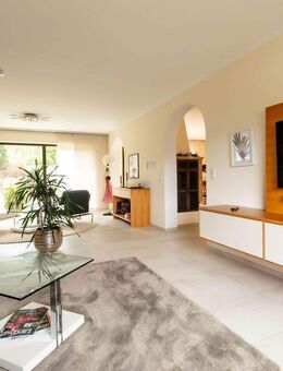 Elegantes Einfamilienhaus mit Einliegerwohnung in begehrter u. naturnaher Wohnlage von Erlabrunn - Erlabrunn