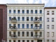 Kapitalanlage in Neukölln: Vermietete 3-Zimmer-Altbauwohnung mit Balkon - Berlin