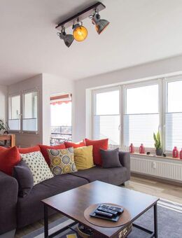 Modernisierte Maisonettewohnung im Grünen: 3 Zimmer, Einbauküche & Loggia plus Garage - Hildesheim