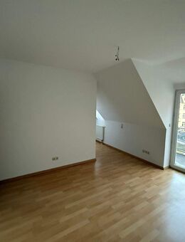 Schöne, kleine 2-Raum-Dachgeschoss-Wohnung mit Balkon in Greiz (WE18) - Greiz