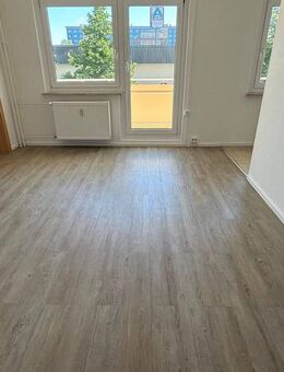 Aufgepasst!! Mit dem Aufzug ins 2.OG Neuer Designbelag - Südbalkon - helle Zimmer - Chemnitz