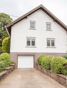 CHARMANT - Einfamilienhaus mit integrierter Garage in Spiesen-Elversberg! - Spiesen-Elversberg