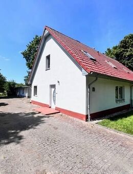 Preisgünstige Immobilie mit Nebengelass in Steinhagen bei Stralsund zu verkaufen - Steinhagen (Landkreis Vorpommern-Rügen)