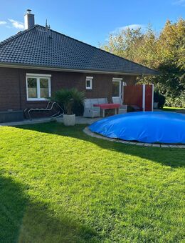 Bungalow mit zwei Terrassen und Außenpool im Grünen - Schönkirchen