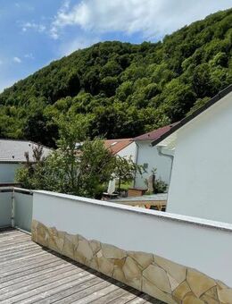 Freistehendes Zweifamilienhaus als Wohlfühloase mit Pool, Sauna & Balkon! - Bad Ditzenbach