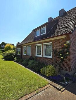 Gepflegtes Einfamilienhaus im Zentrum von Vögelsen mit Garage, Carport und schönem Garten, Keine Erbpacht! - Vögelsen