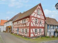 Kleines Fachwerkhaus mit schöner Terrasse sucht Sie! - Ortenberg (Hessen)