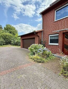 Familienidyll mit großem Garten und Doppelgarage: Schmuckes Reihen-Endhaus in Rehburg-Loccum - Rehburg-Loccum