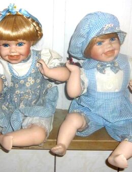 2 Sammlerpuppen sitzend 26 cm auch zur Deko - Amberg Zentrum