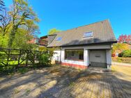 Zweifamilienhaus mit viel Potential und großzügigem Grundstück in schöner Lage von Barmstedt - Barmstedt
