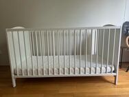 Baby Crib & Mattress - Unterföhring