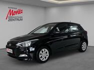 Hyundai i20, 1.2 blue Classic WENIG KM, Jahr 2016 - Laatzen