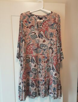 Sommerkleid von Comma - Marktrodach