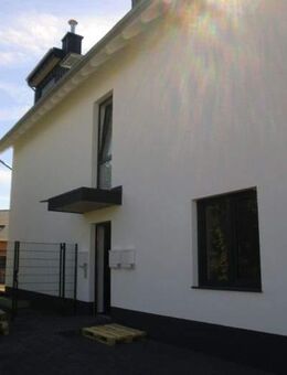 Sehr schöne und moderne Wohnung über 2 Ebenen in Niederkassel-Mondorf nebst PKW-Stellplatz - Niederkassel