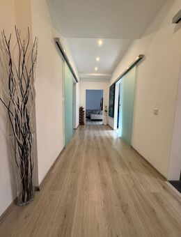 TOP LAGE: Barrierefreie & vollständig modernisierte 3-Zimmer-Eigentumswohnung in zentraler Lage von Hannover-Groß Buchholz - Hannover