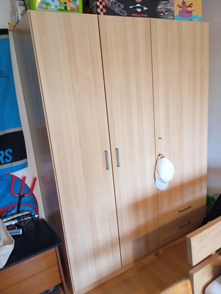 Kleiderschrank - Essen