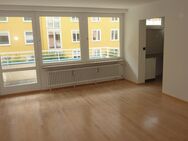 Geschmackvolle, gepflegte 1-Zimmer-Hochparterre-Wohnung mit Balkon in München Bogenhausen - München