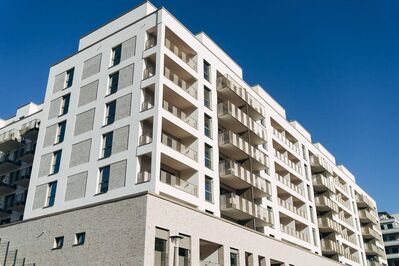 MODERNES * 2 ZIMMER APARTMENT MIT TERRASSE * GARTENANTEIL * EINBAUKÜCHE * AB 01.05.2025