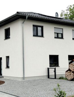 geräumiger Stadthausneubau in ruhiger Siedlung, Garage - Leipzig
