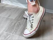 2 x weiße Converse und 1 x schwarz weiß zu verkaufen - Berlin