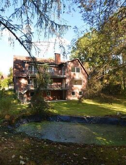 Großes, bezugsfreies 2-Familienhaus mit wohnwertem Keller für Büro, Gäste, etc. auf 2.795 m² Grund! - Hambühren