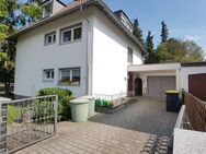 Kapitalanlage !!! Mehrfamilienhaus mit großem Garten und Garagen in zentraler Lage von Friedberg - Friedberg (Hessen)