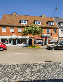 Solides Wohn- und Geschäftshaus mitten in Kücknitz. Parkflächen - Lübeck