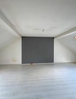 Gemütliche 2 Zimmer Dachgeschosswohnung verfügbar! Castrop, Castrop-Rauxel - Castrop-Rauxel