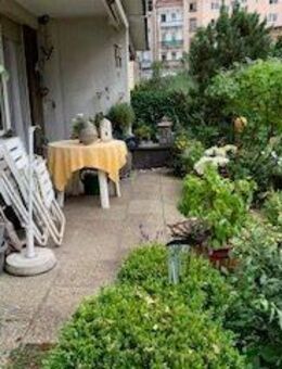 N-Gibitzenhof: Gut vermietete Eineinhalb-Zimmerwohnung mit Terrasse, Garten und Duplex-Stellplatz! - Nürnberg