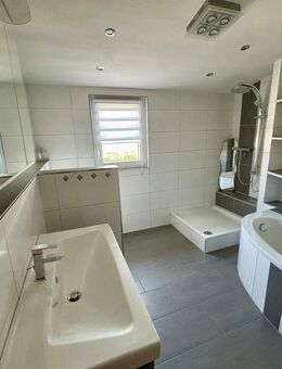 Top-Renditeobjekt: saniertes 3-Parteienhaus mit großem Garten - Rattelsdorf (Bayern)