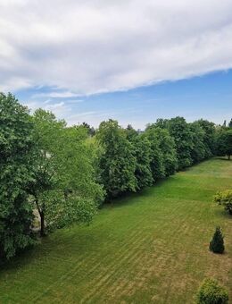 Renovierung nach Ihren Wünschen 3-Zimmerwohnung bezugsfrei Grünlage, ruhig 3-Zimmerwohnung + Essbereich mit Garagenstellplatz, Fahrstuhl - Berlin