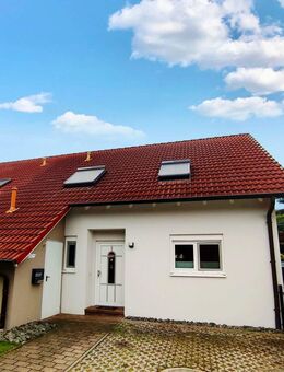 Attraktive Doppelhaushälfte mit Einbauküche, Tageslichtbad, elektrischen Außenjalousien und Garten - Delitzsch