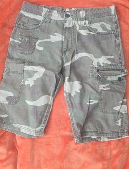 Coole Cargo Shorts im Camouflage-Look von The Easy – Größe 32 - Rosenfeld