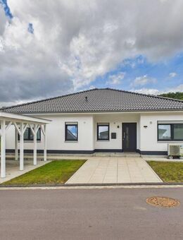 Bungalow in Bitburg-Erdorf | Neubau 2022 | ca. 140 m² Wohnfläche | 520,00 m² Grundstücksfläche | KfW 40 | Traumhafte Lage mit Aussicht - Bitburg