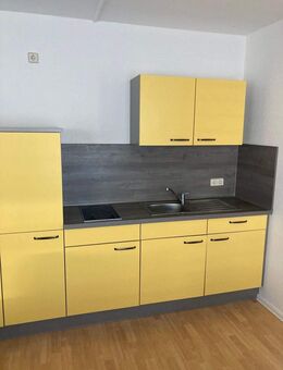 Möblierte Erdgeschosswohnung mit Balkon sucht Nachmieter - für Azubis, Studenten und Pendler. - Gera